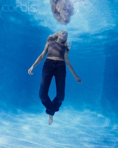 photo Floating Underwater Pose Reference person floating underwater drawing
